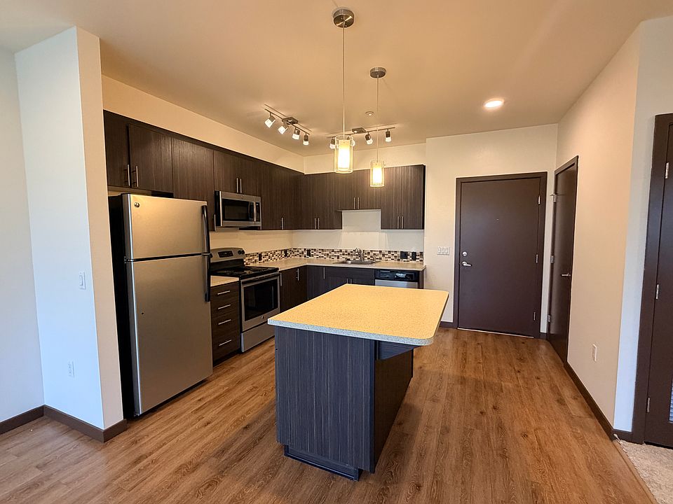 1st image of A736 8th Ave NE #318
