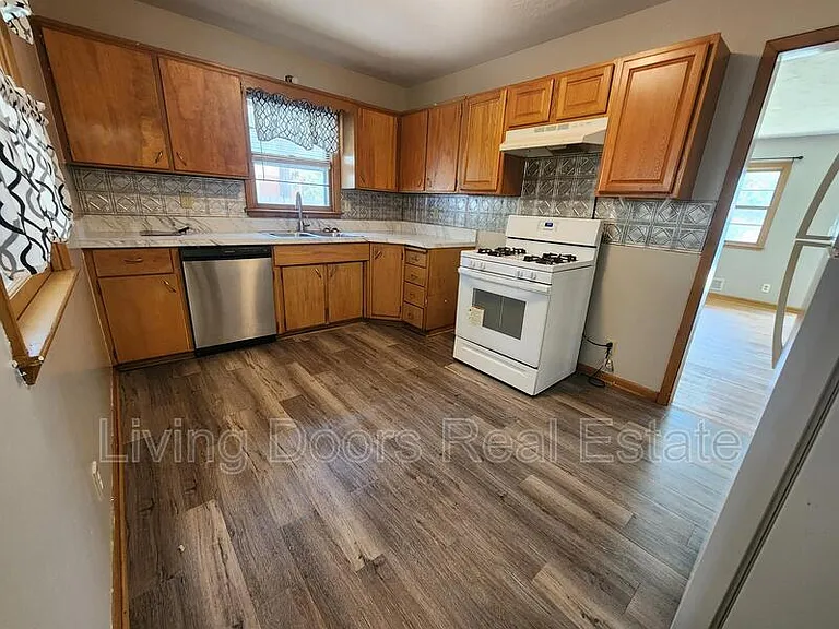 3910 N 12th St — Photo 5