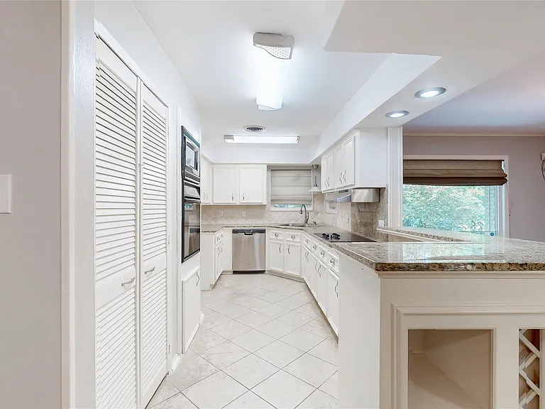 5338 Creekbend Dr — Photo 18