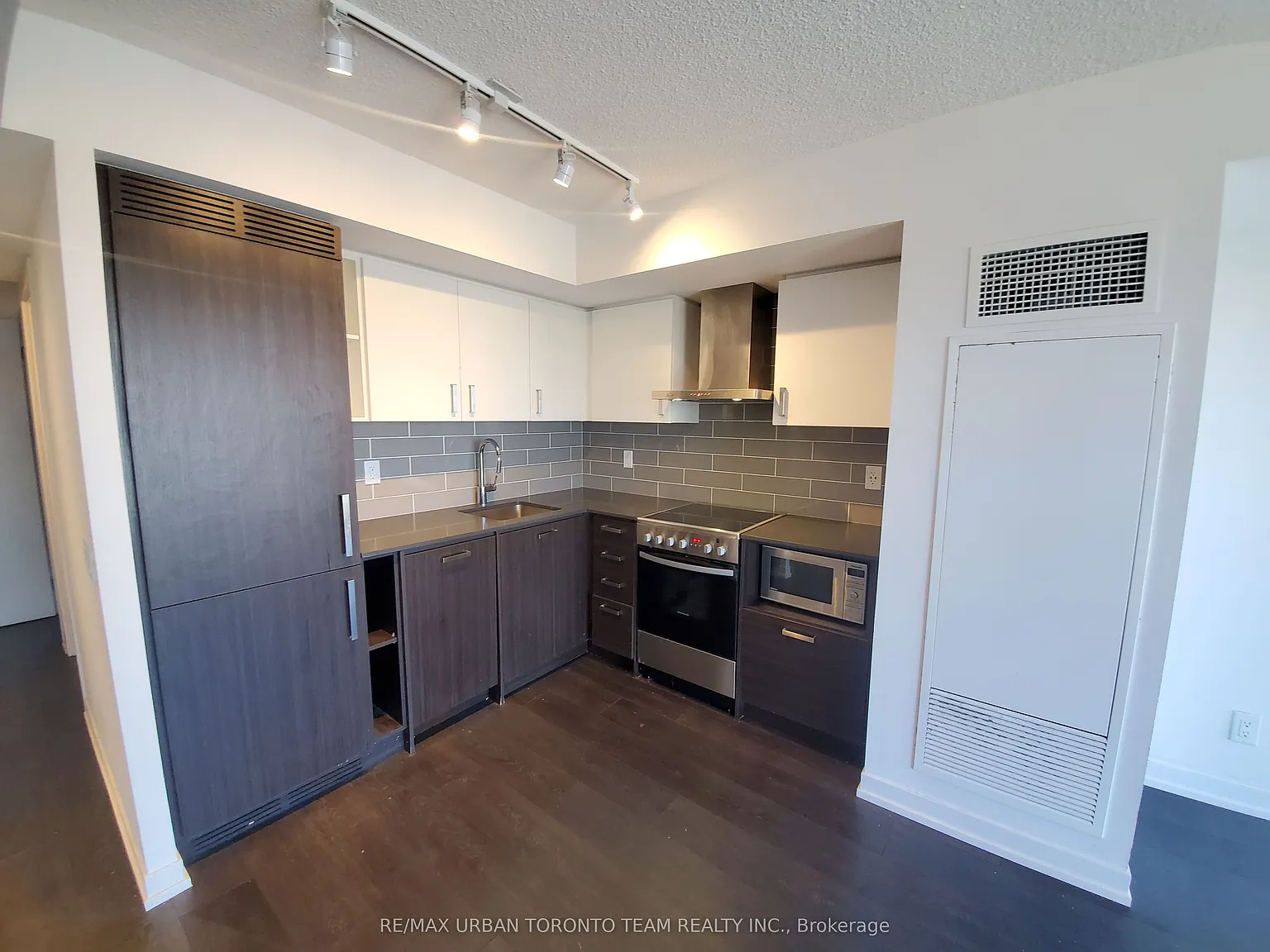 The Eglington — Photo 3