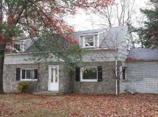 183 Little Plains Rd, Huntington, NY 11743