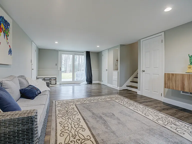 81 George Ave — Photo 15