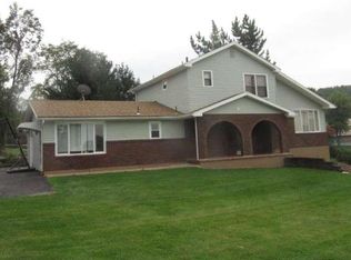 201 New Castle Dr, Reading, PA 19607