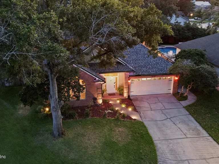 9370 Jaybird Cir E — Photo 42