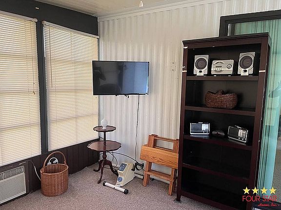 5th image of 1472 Gladiola Dr