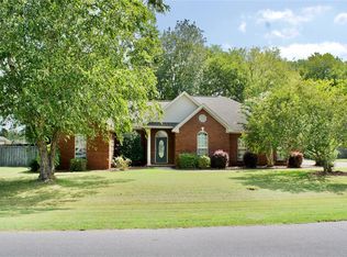 64 Suncrest Ct, Deatsville, AL 36022