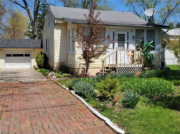 257 Lawn St, Geneva, OH 44041