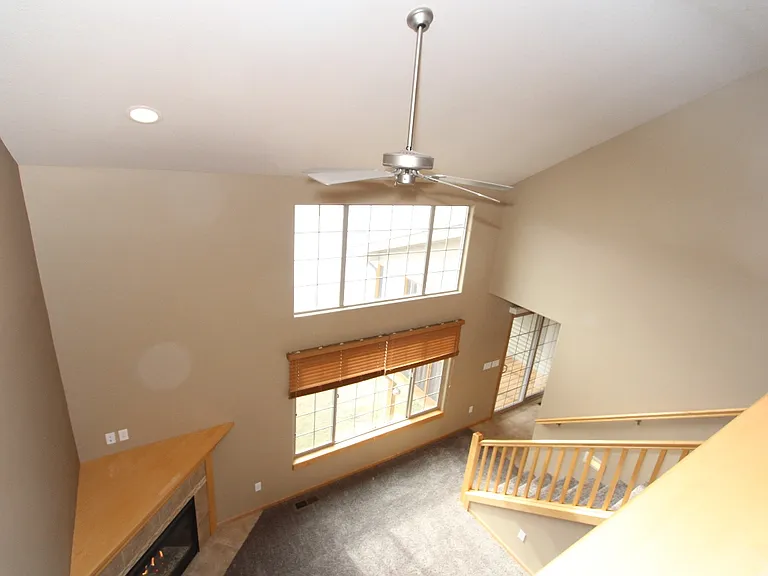 233 Woodfield Ct — Photo 8