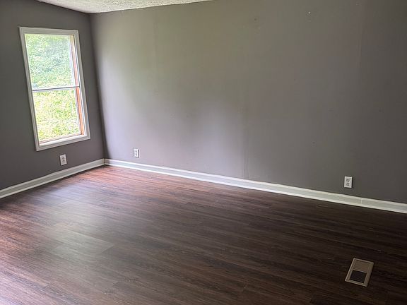 5th image of 378 Lee Road 490