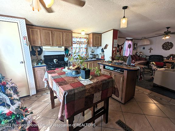 5th image of 609 B Ave