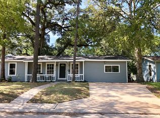 706 Azalea St, Lake Jackson, TX 77566