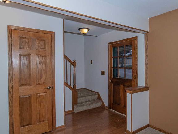 5th image of 952 Canterbury Ln