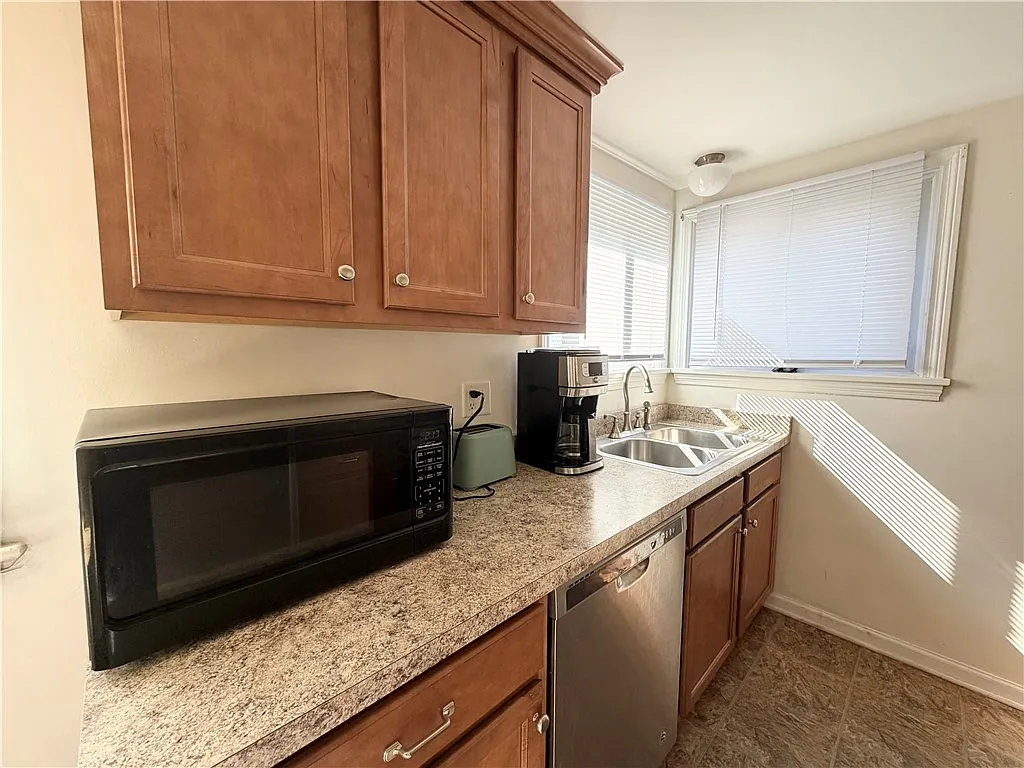1 bed, 1.0 bath, 1891 sqft, $1,500 — Photo 3