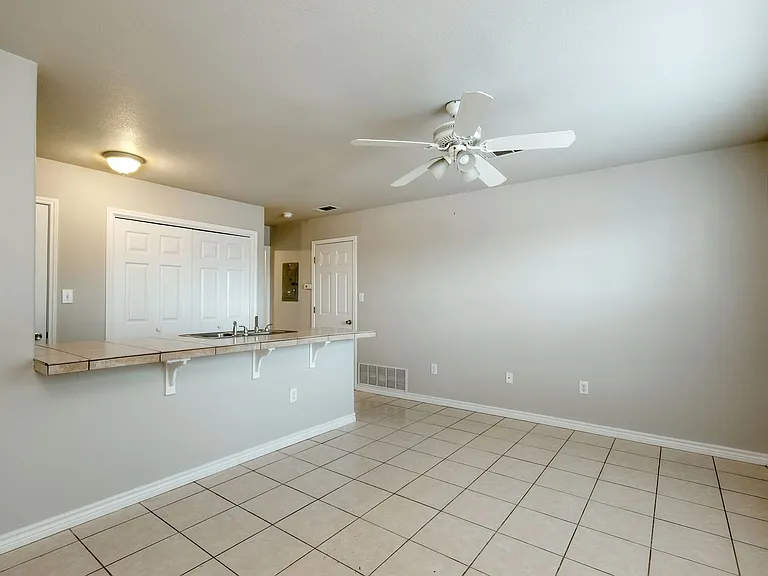 107 Castleberry Ct — Photo 5