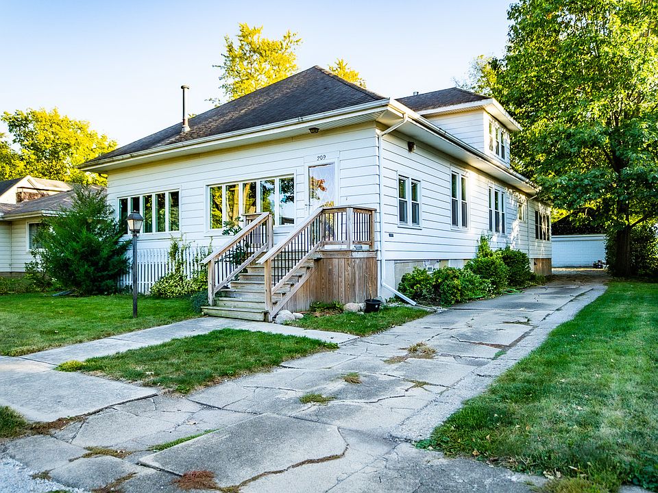 1st image of 209 E Ash St