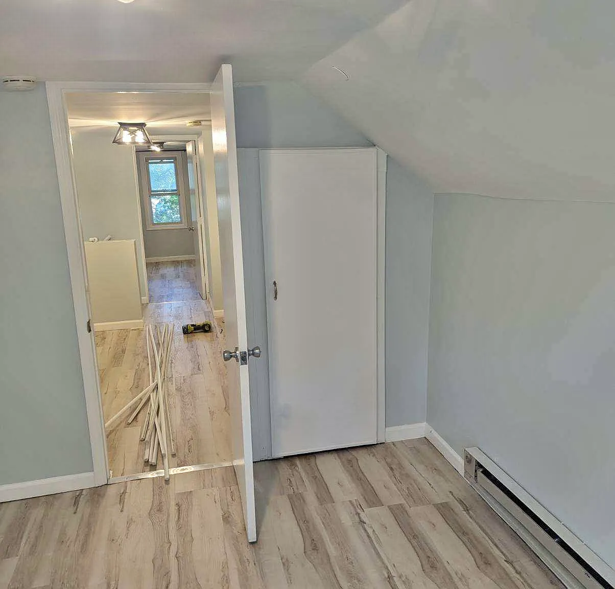 Remodeled True 4 bed 1 bath home Warrendale! — Photo 4