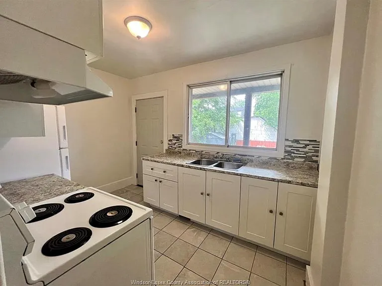 3458 Harris St — Photo 6