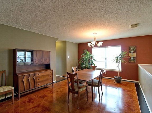 3rd image of 726 Pinehurst Dr