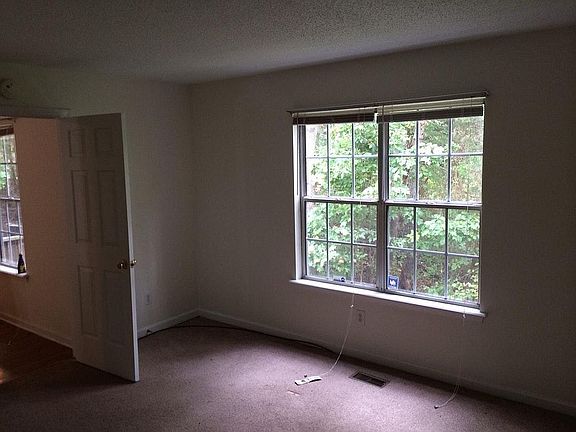5th image of 404 Greystone Dr