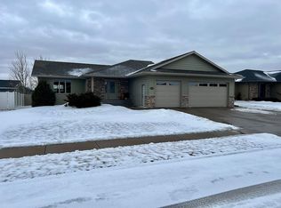 2359 6th St W, Dickinson, ND 58601