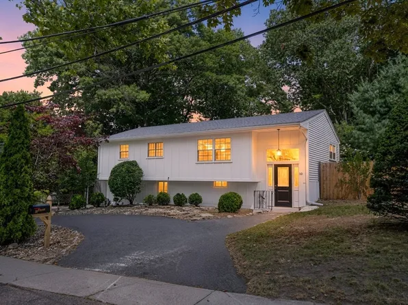 10 Kardon Rd, Hyde Park, MA 02136