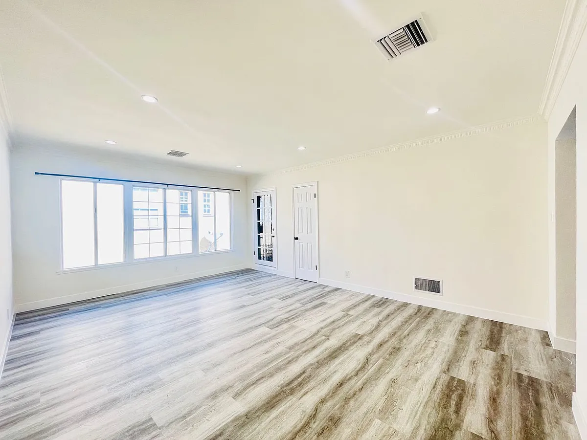 Building Photo - Hayworth439