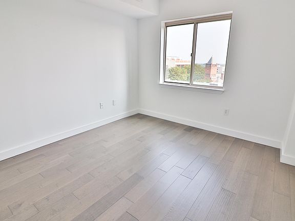 2nd image of 24 Courthouse Sq APT 801