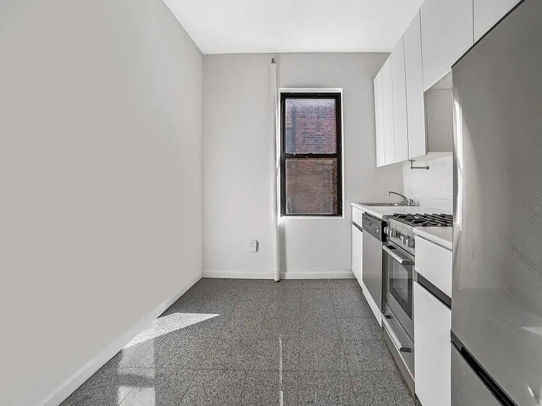 234 E 50th St #2A — Photo 5