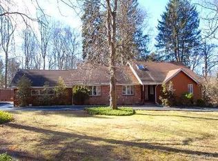 22 Redwood Dr, Dix Hills, NY 11746