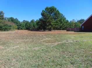 18 Riverview Dr, Sheffield, AL 35660