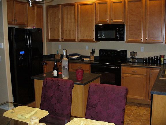 Kitchen w/42" cabinets