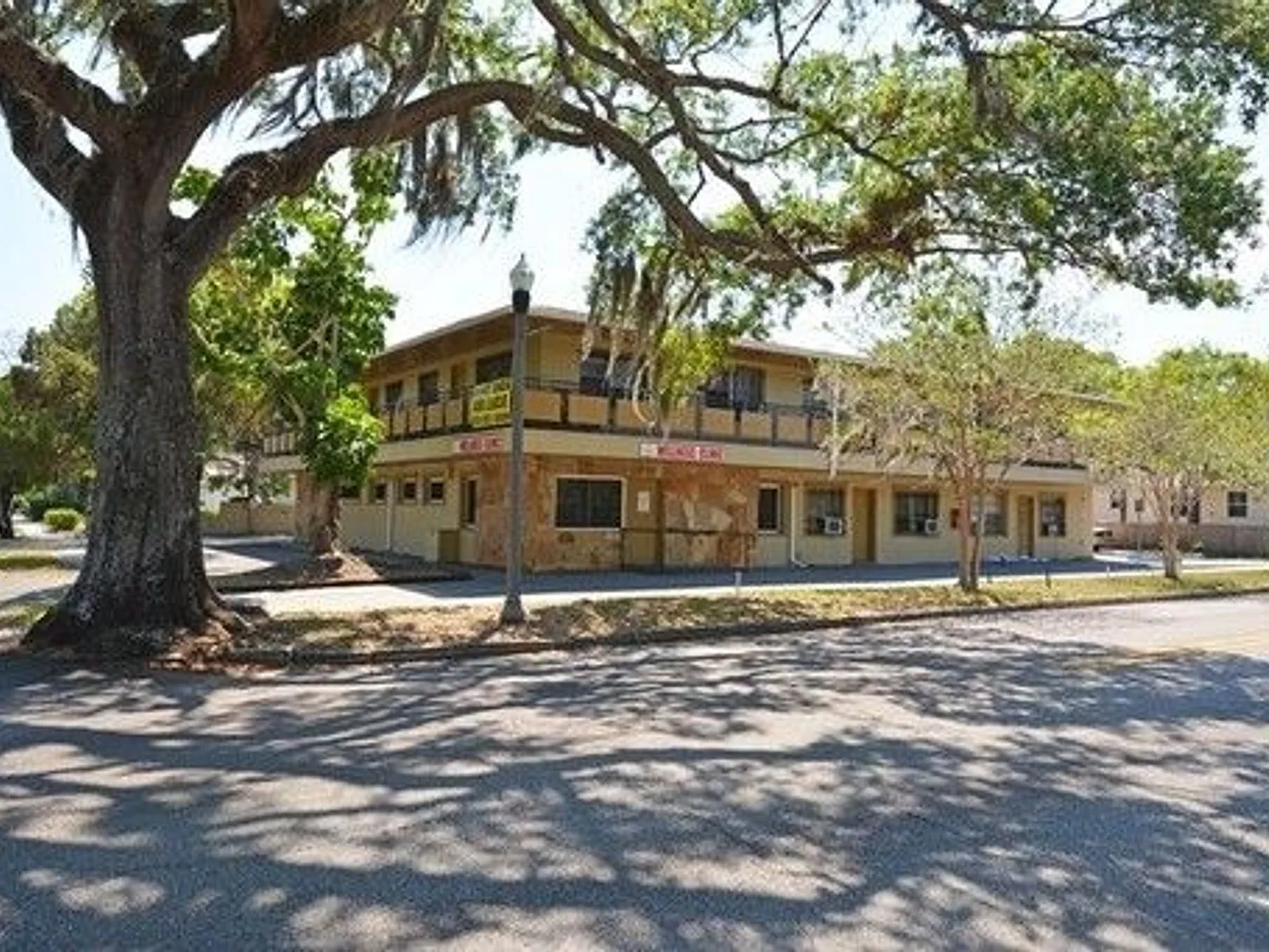 Price Reduced- Spacious 2-Bedroom Apartment Near Downtown St. Petersburg — Photo 2