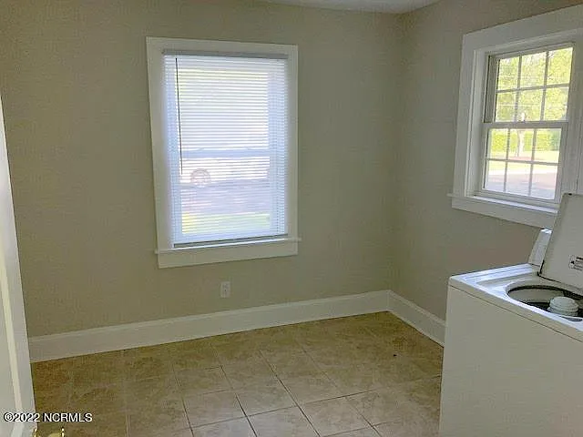 2301 E 4th St — Photo 11