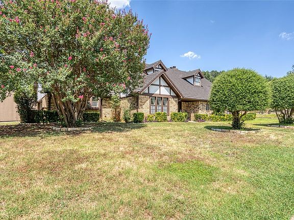 3rd image of 1202 Plantation Dr S