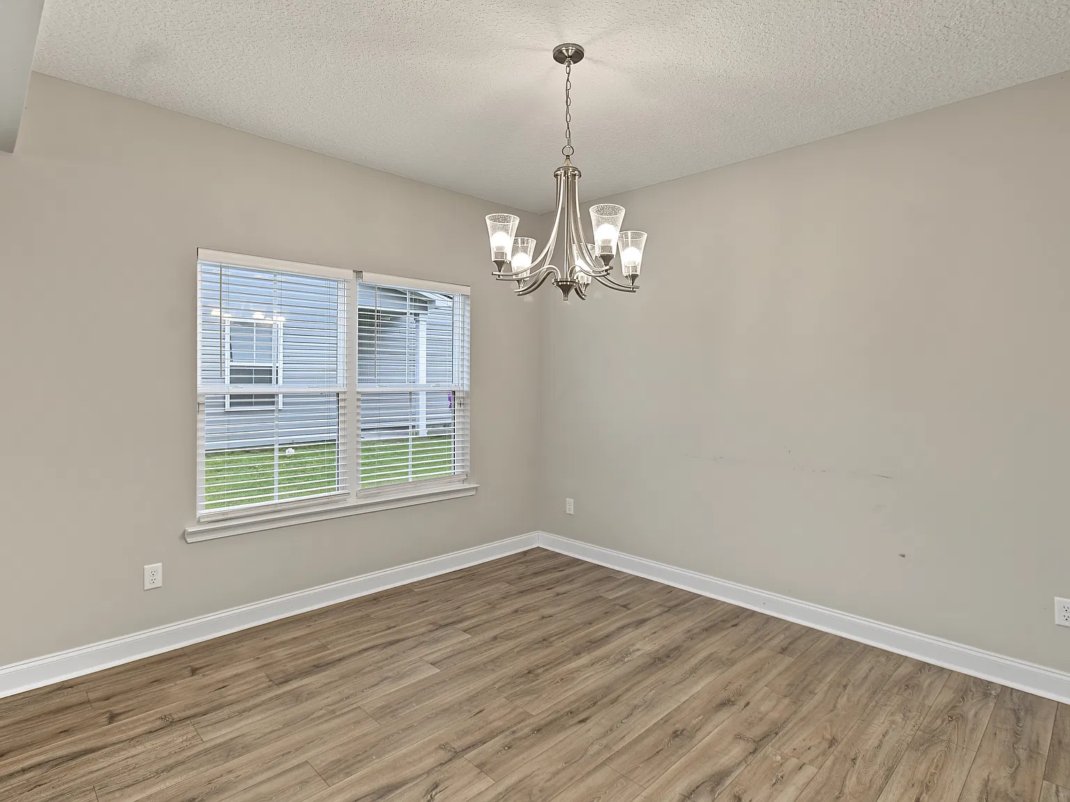 618 Fairview Circle - 1 — Photo 4