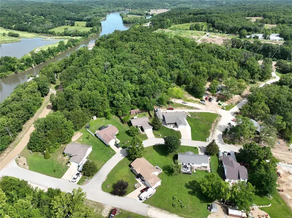 5 Mary Dr, Kaiser, MO 65047