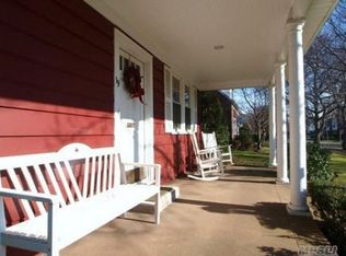 19 Ogden Ave, Williston Park, NY 11596