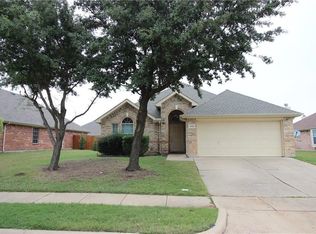 1332 Clearwater Dr, Grand Prairie, TX 75052