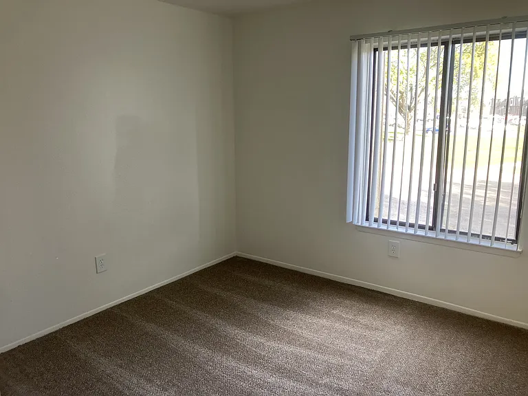 Windsor Place Apartments — Photo 63