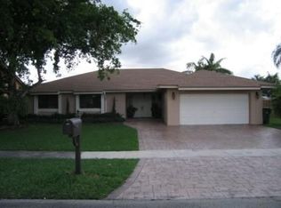 610 SW 99th Ave, Pembroke Pines, FL 33025