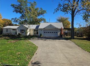4867 Forest Rd, Mentor, OH 44060