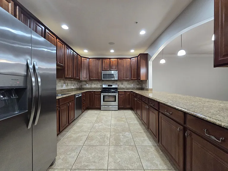 Pinnacle on Meridian — Photo 21