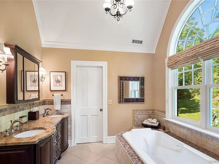 220 Croton Ave — Photo 15