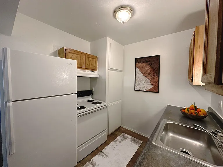 Pembrook Manor — Photo 12