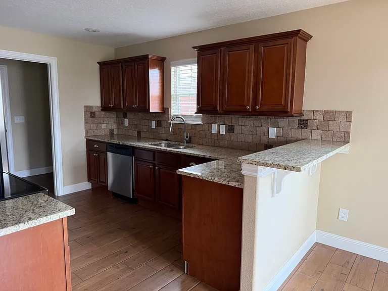 2515 S Willard Ave — Photo 6
