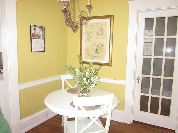 breakfast room