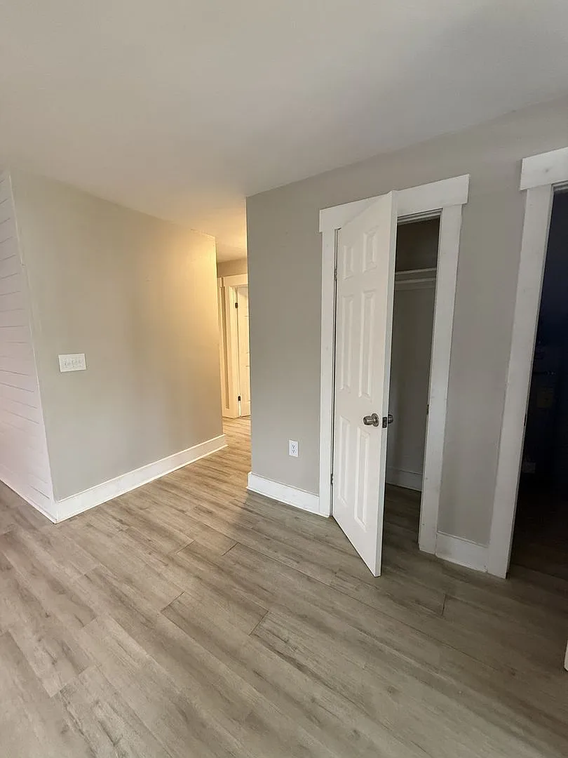 1012 Balview — Photo 3