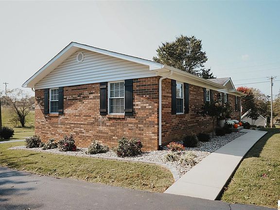 3rd image of 61 Loys Dr