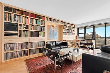 Rented by R New York