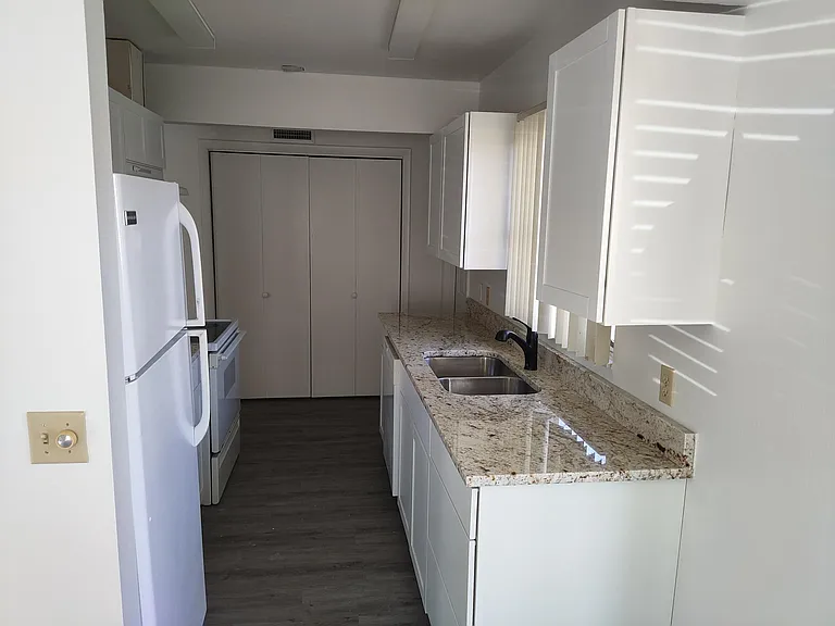 2161 Pueblo Cir #V-16 — Photo 9